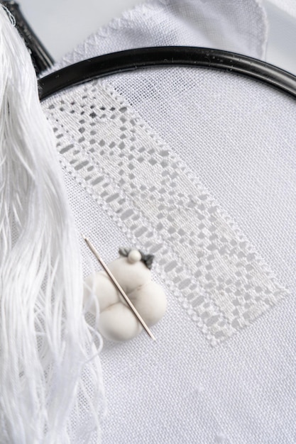 haftowane wzory na lnu